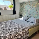 Spacious & Cozy In Tranquil Suburb Daire *