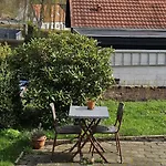 Daire Spacious & Cozy In Tranquil Suburb