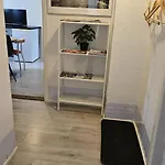 Daire Spacious & Cozy In Tranquil Suburb