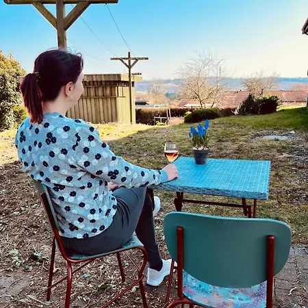 Spacious & Cozy In Tranquil Suburb *