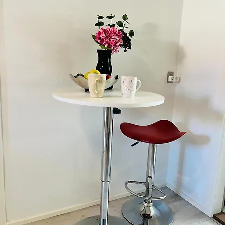 Spacious & Cozy In Tranquil Suburb Apartment