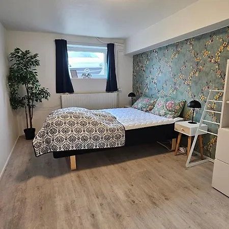 Spacious & Cozy In Tranquil Suburb Daire
