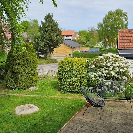 Spacious & Cozy In Tranquil Suburb Daire