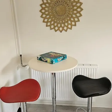 Spacious & Cozy In Tranquil Suburb Daire Vejle